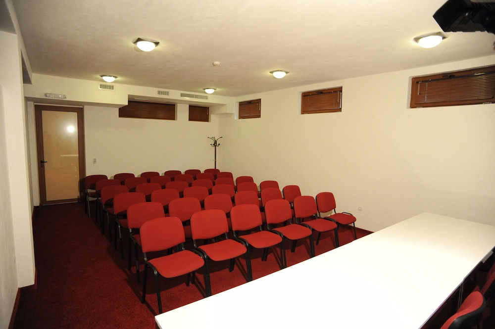 Pedallo Luxury Inn Ltd 13/16
