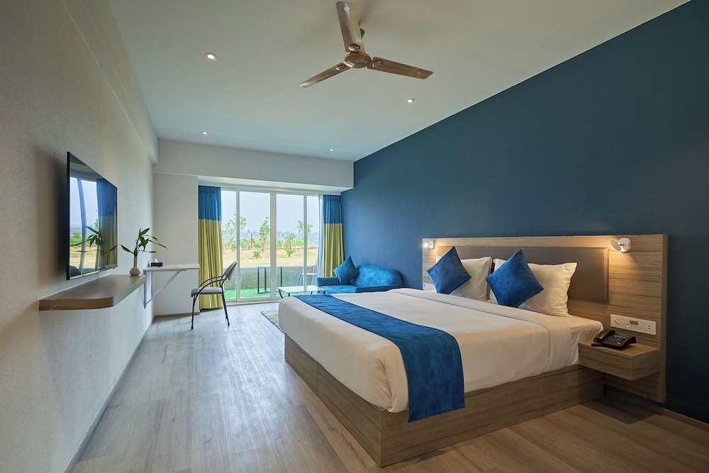 PREMIUM, VALLEY VIEW, BALCONY