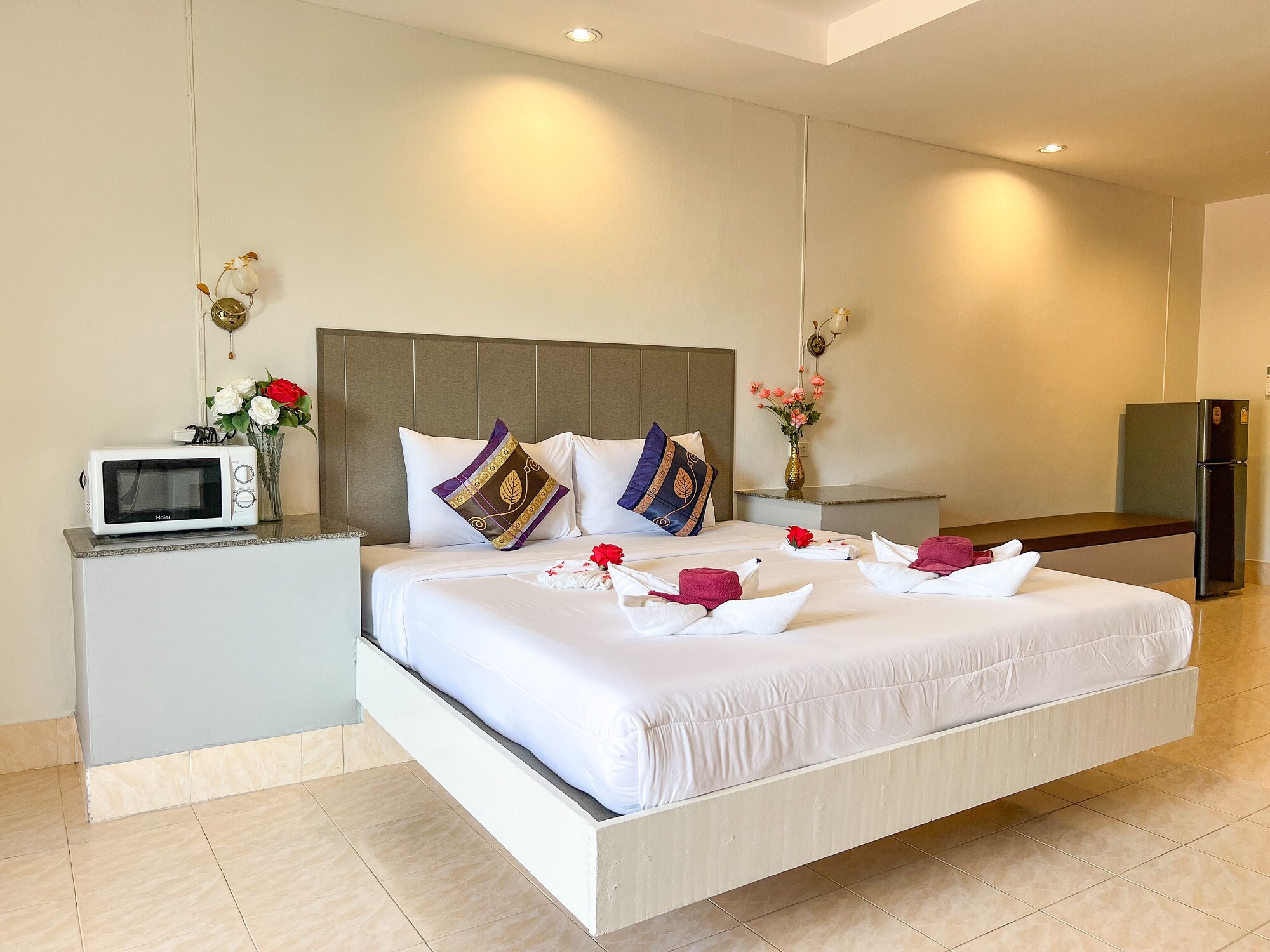 GRAND, DOUBLE BED