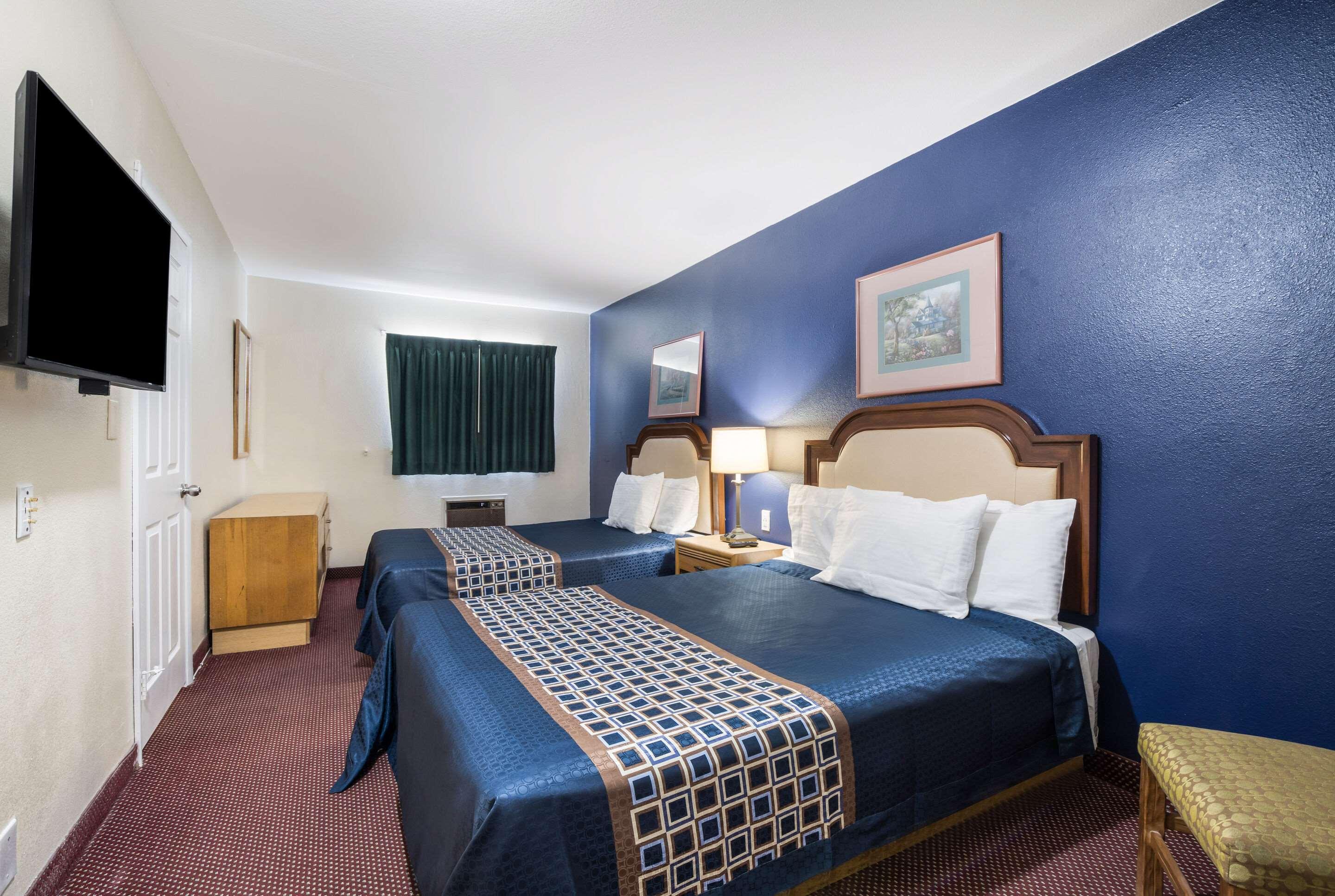 جناح بسريرين كوين، Rodeway Inn & Suites Blythe I-10, CA 2/3