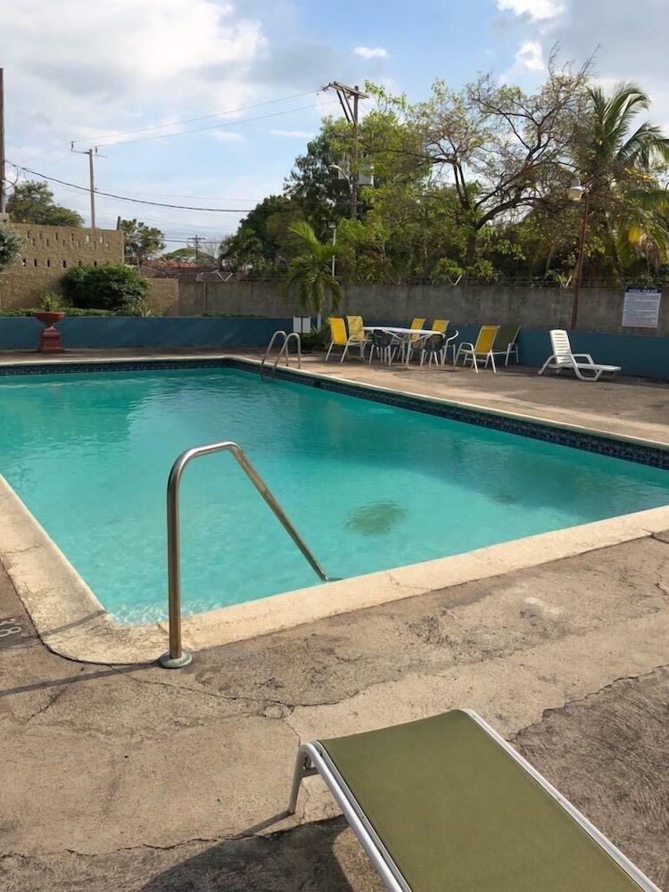 Kingston Luxury Condo Apartment 9/17