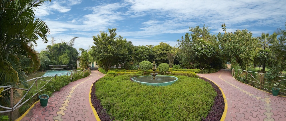 Acorn Hideaway Resort and Spacorbett 47/50
