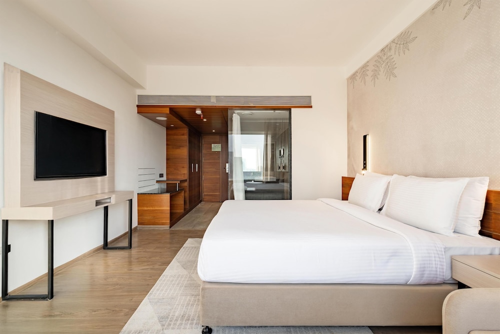 Standard, Queen Bed