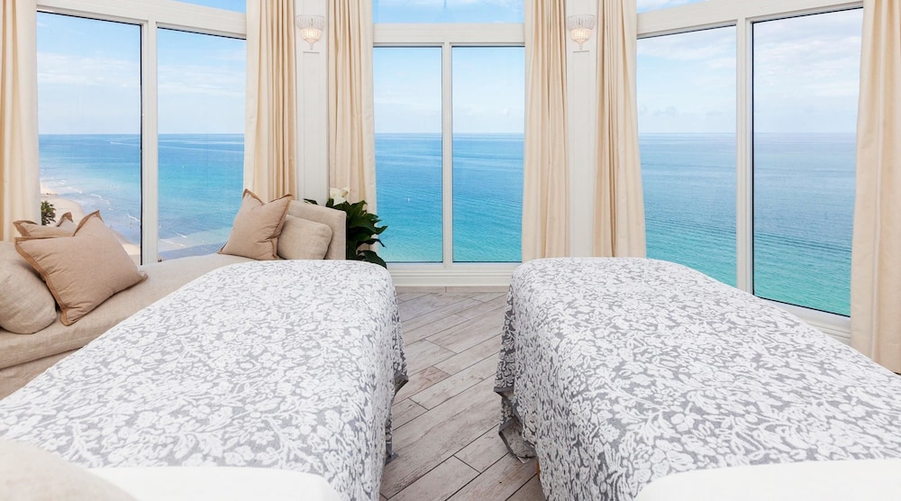 Pelican Grand Beach Resort A Noble House Resort 16/75