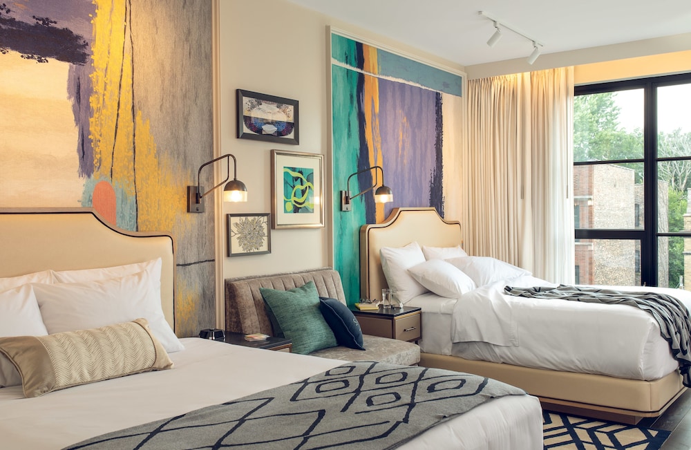 DELUXE, 2 QUEEN BEDS, ACCESSIBLE