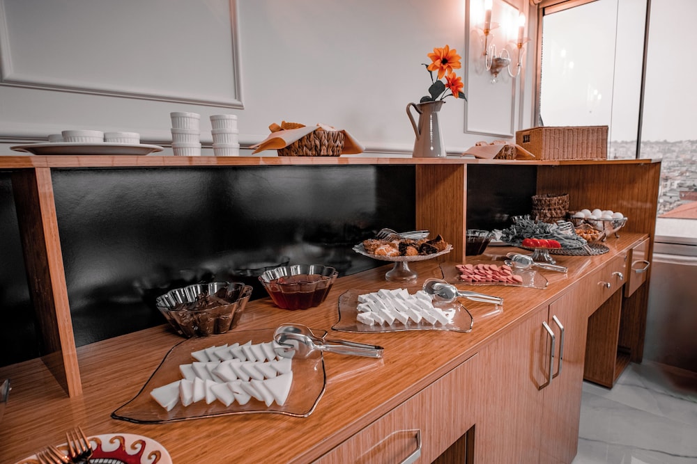 Grand Desi Hotel 46/50