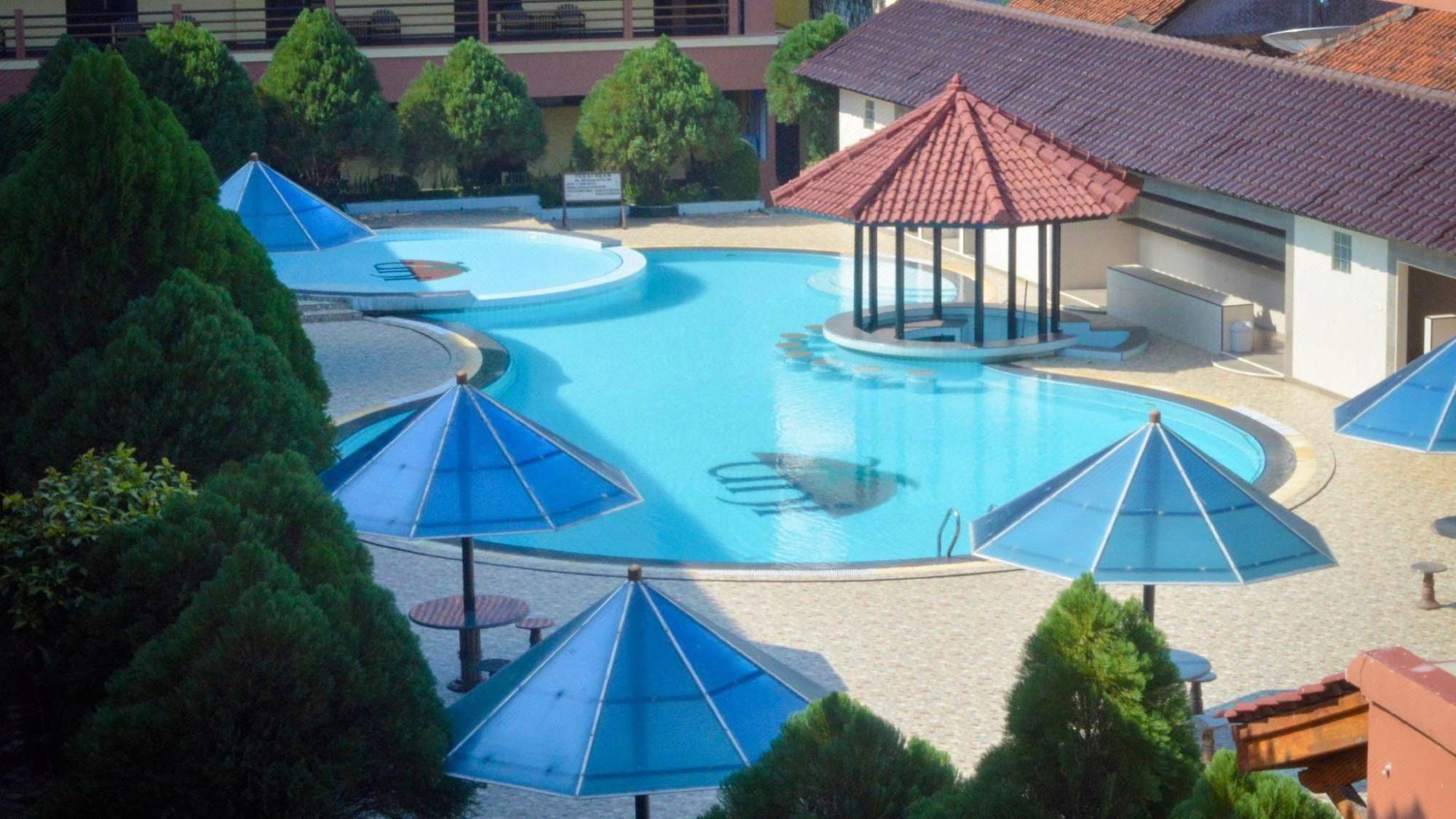 Uni Beach Hotel 21/25