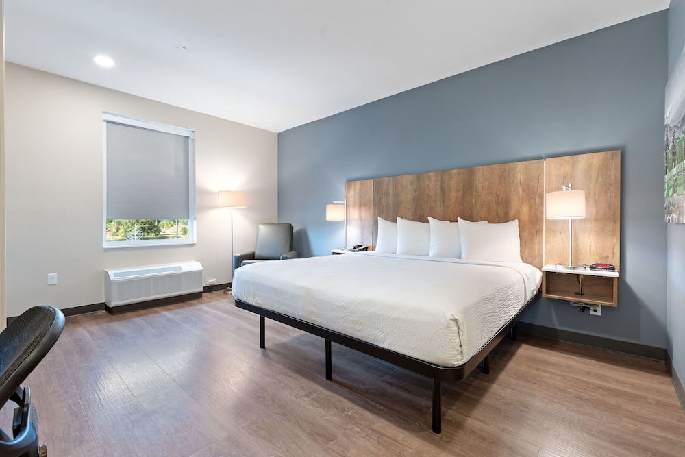 STUDIO, KING BED