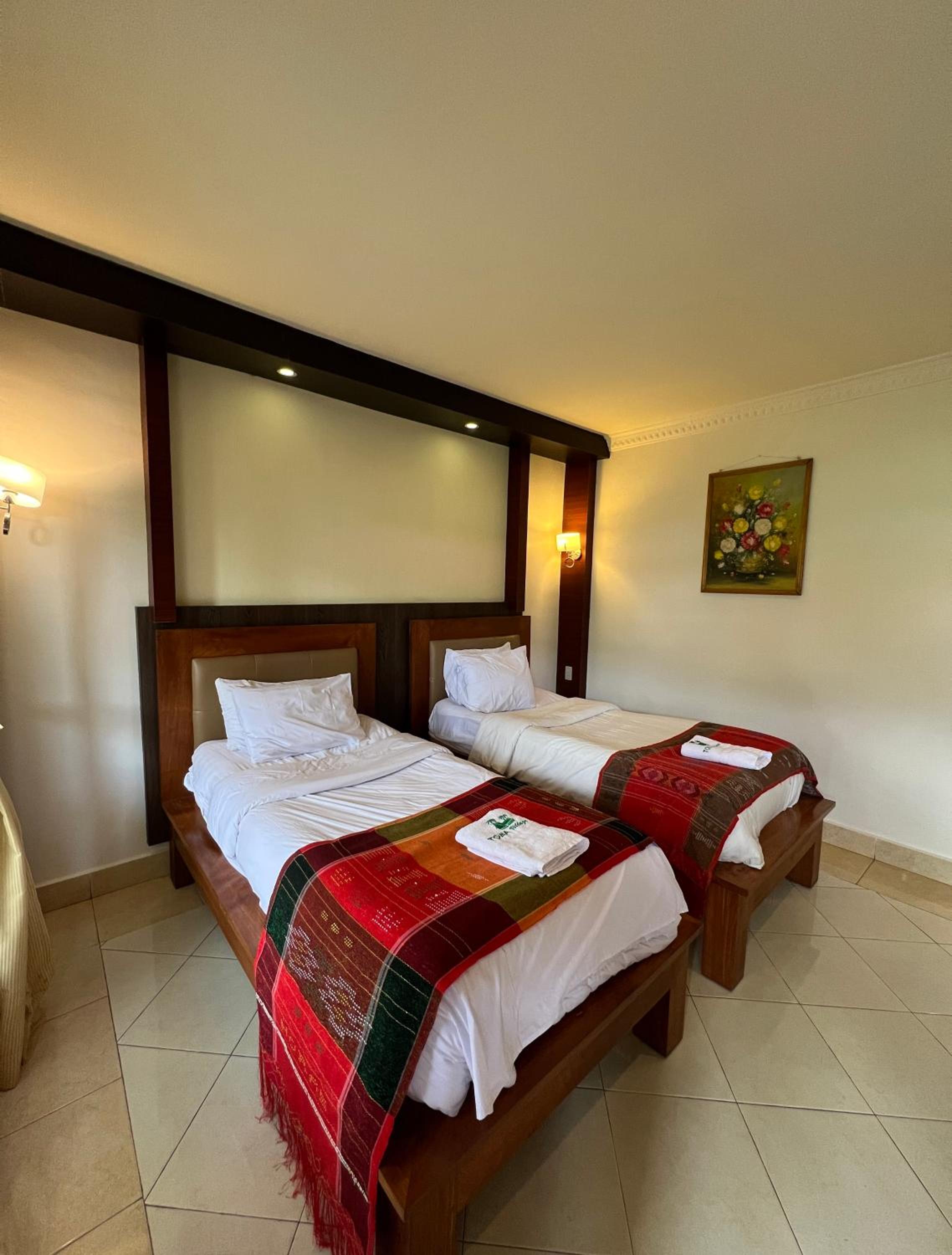 Superior, Twin Beds, Mountain View