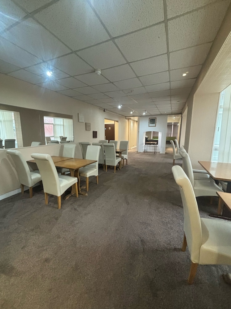 The Lawton Hotel 26/50