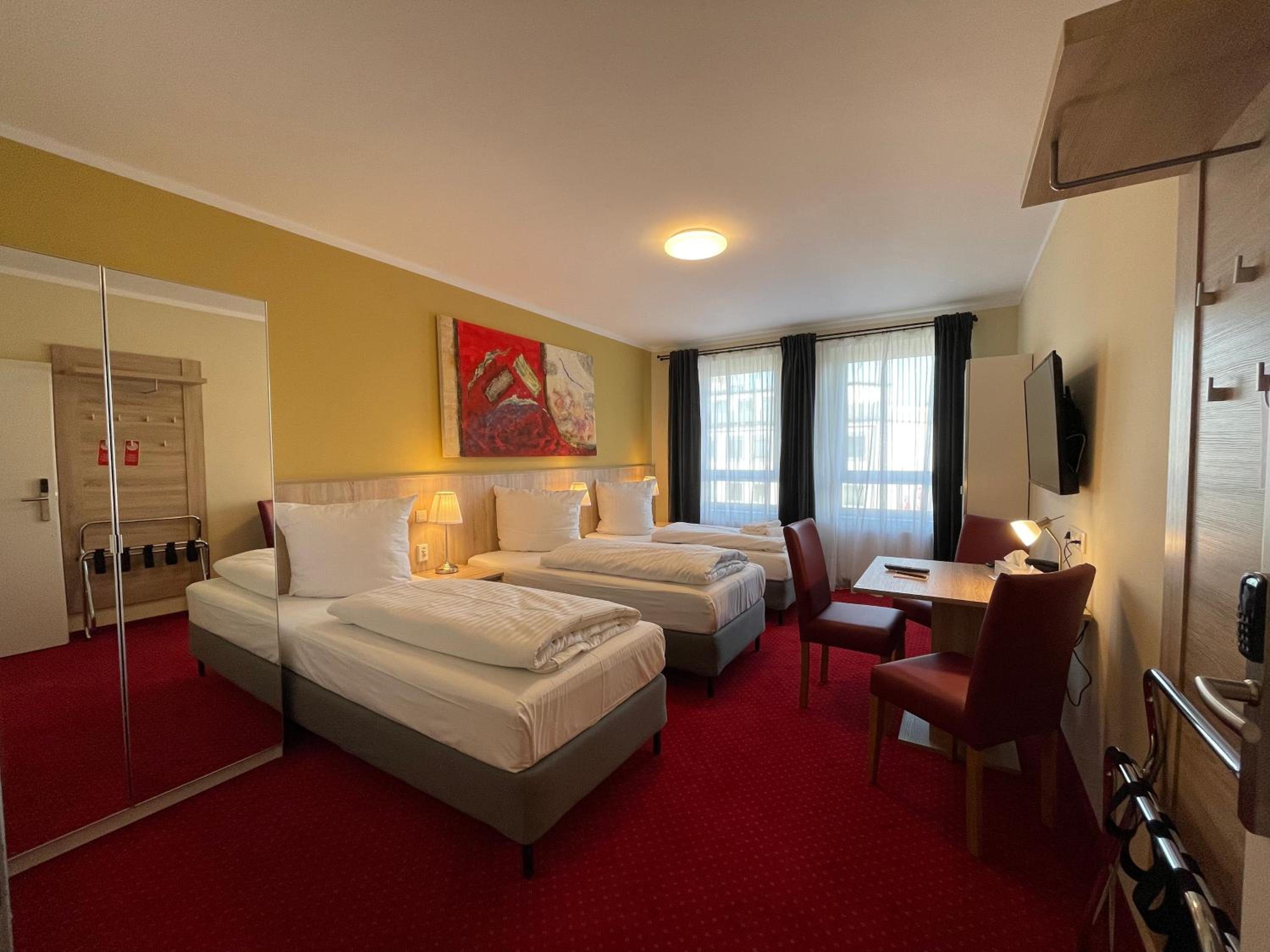 Room, Triple