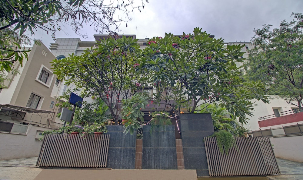 Treebo Trend Sumati Baner 35/39