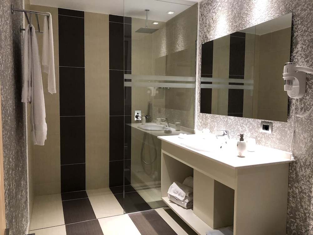 Nemesis Hotel 49/50