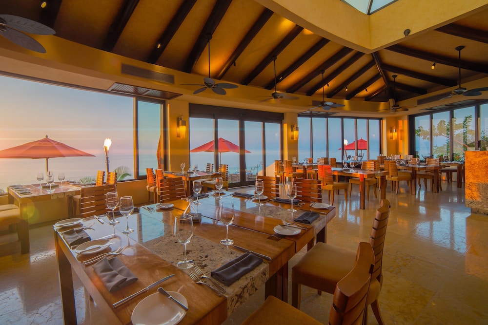 Garza Blanca Residences 56/74