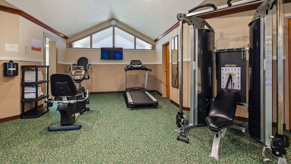 Baymont Inn and Suites by Wyndham Farmington, MO 33/62