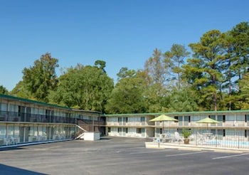 Econo Lodge Conway Central 5/27