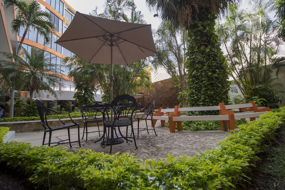 Hotel Ambassador Merida 65/72