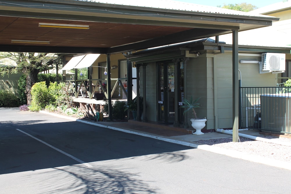 LAKE FORBES MOTEL 5/44