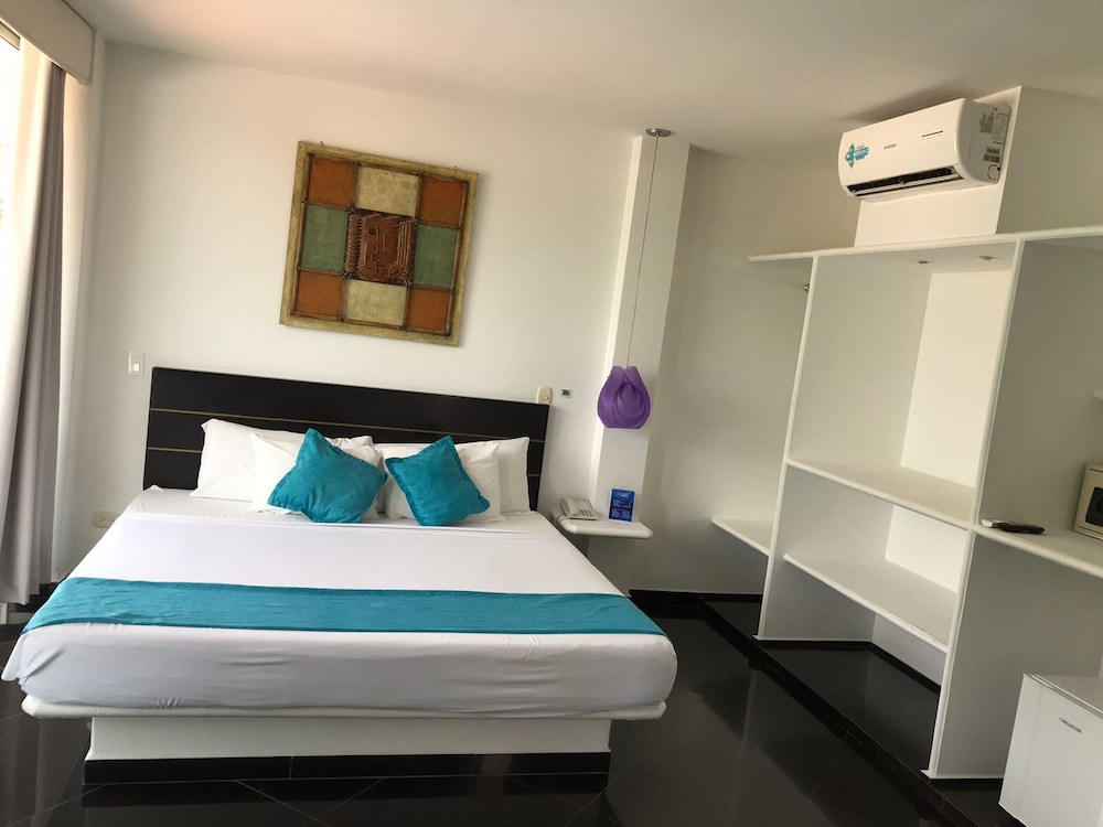 Hotel Paraiso Estudios 4/28