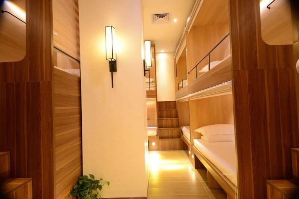 Shenzhen Port Apartment 10/17