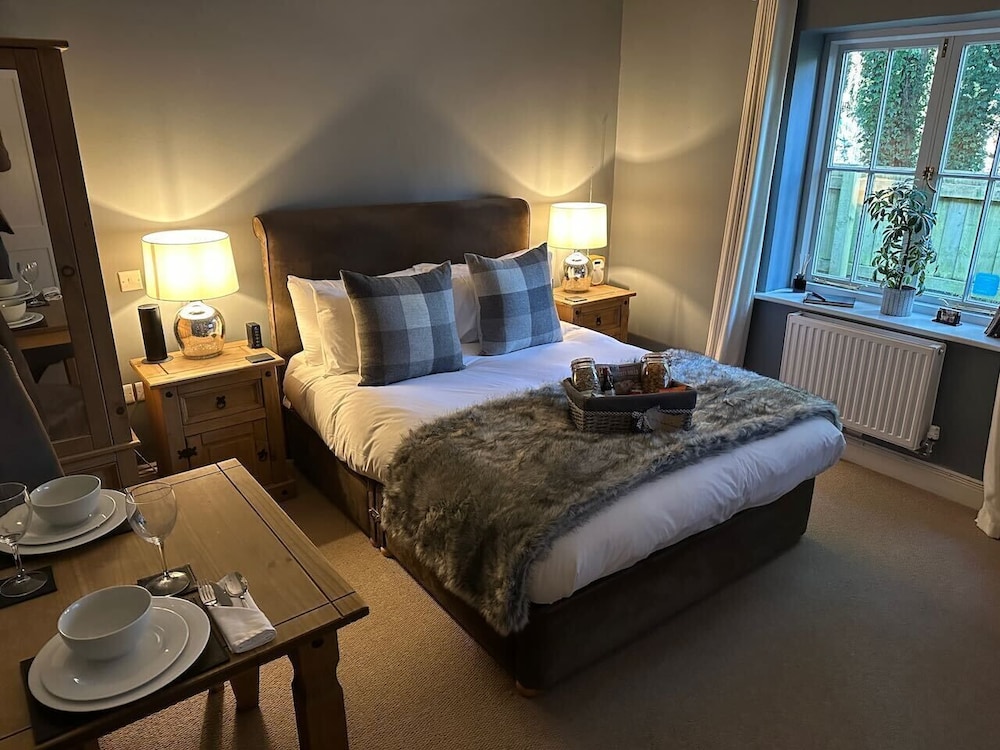 Stonehenge Cottages 7/50