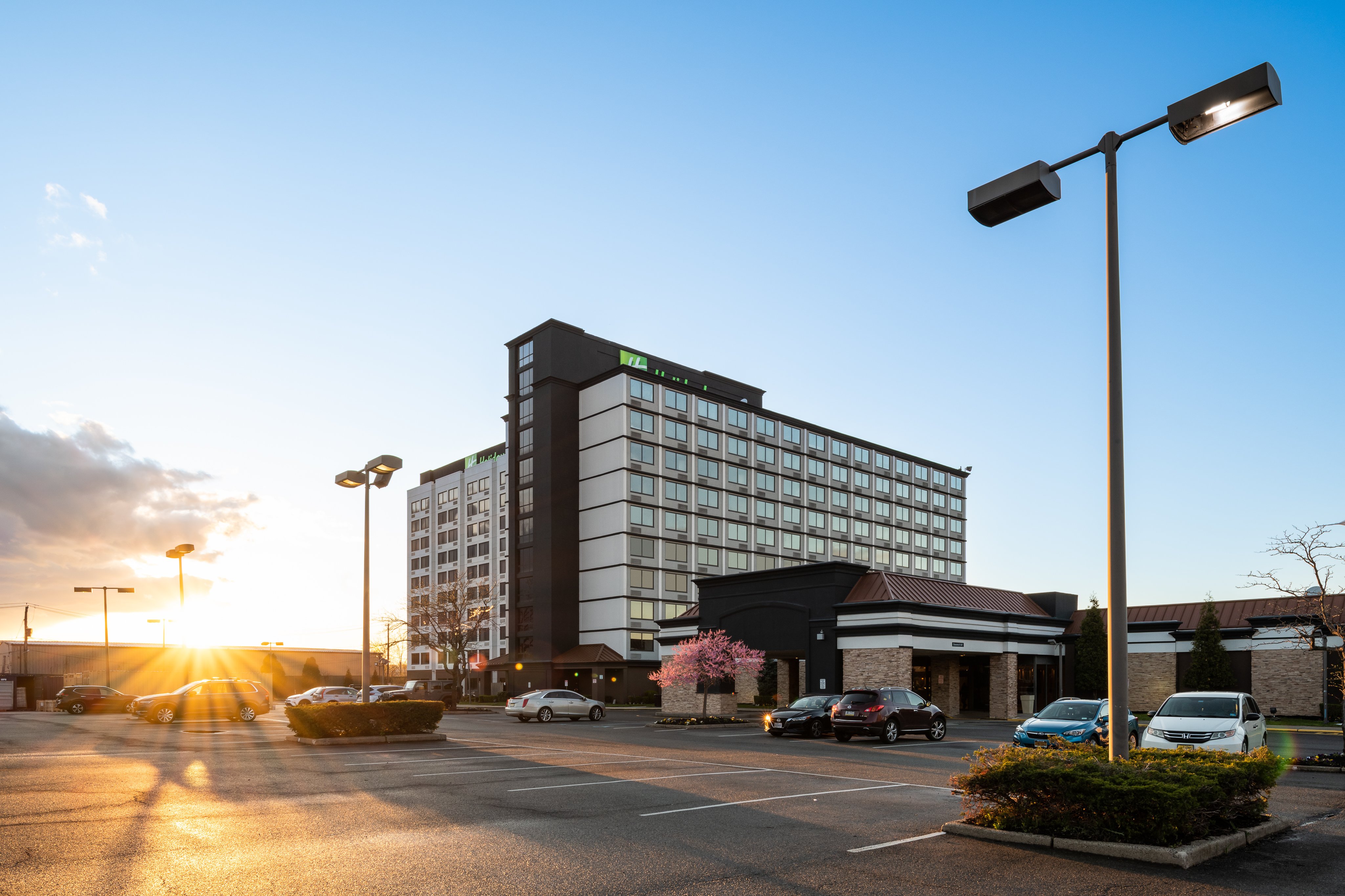 Holiday Inn Newark International Airport An Ihg Hotel 80/84