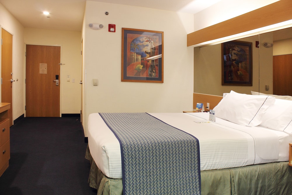 Microtel Inn & Suites by Wyndham Culiacan 18/56