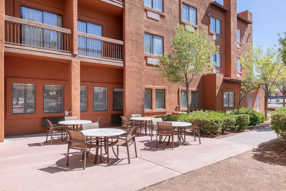 Super 8 By Wyndham Page/Lake Powell 10/40