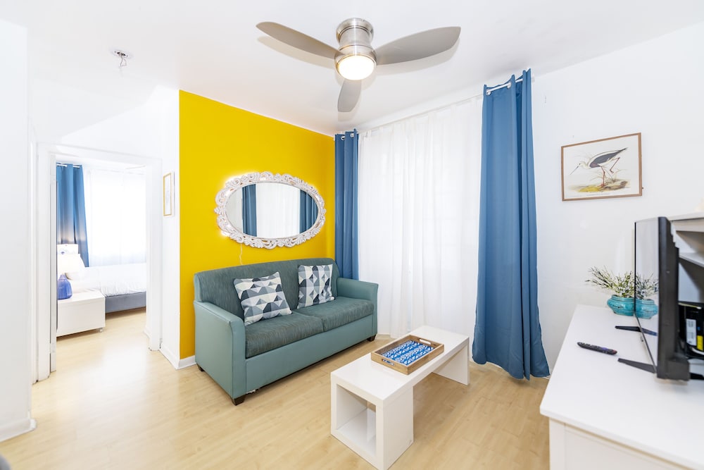 Art Deco Ocean Walk Apartments 40/60