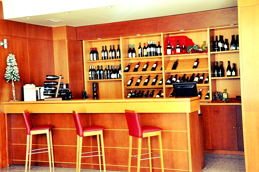 restaurant cafeteria