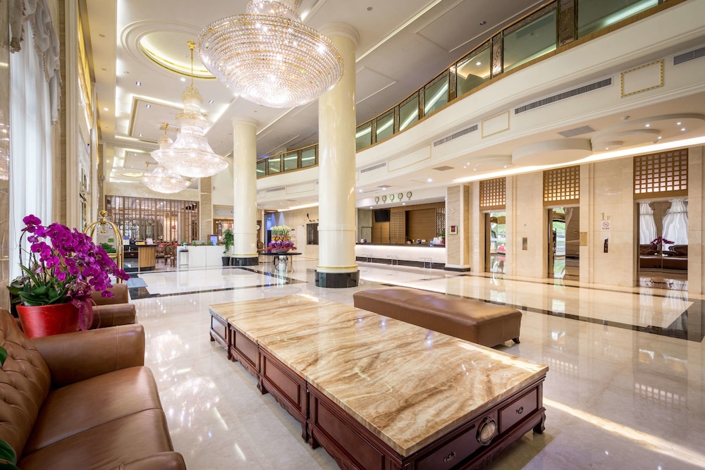 Royal Chiayi Hotel 7/66