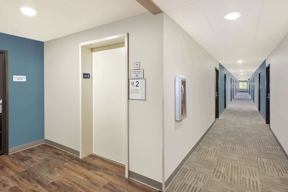 WoodSpring Suites St. Louis St. Charles 18/37