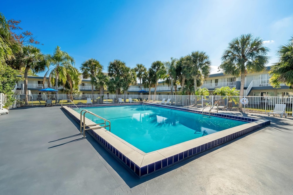 Suburban Studios Daytona Beach - Speedway 11/15