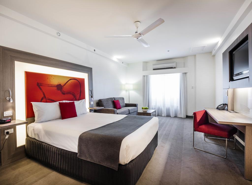 SUPERIOR, QUEEN BED