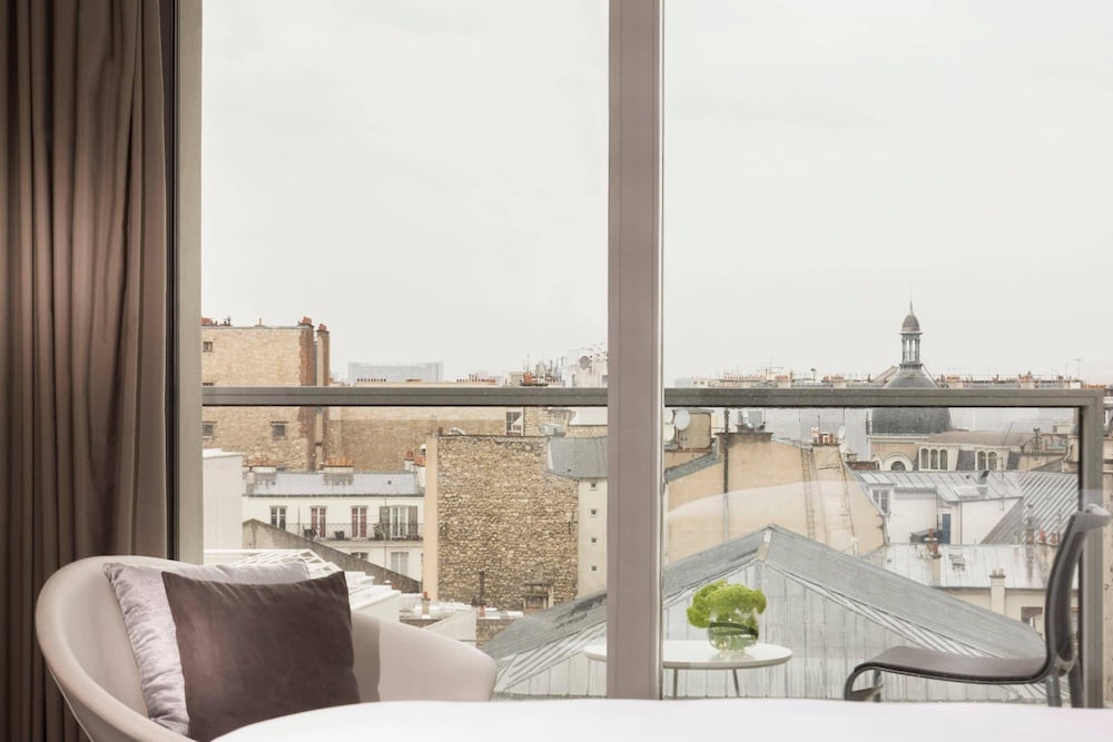 Renaissance Paris Arc de Triomphe Hotel 3/31