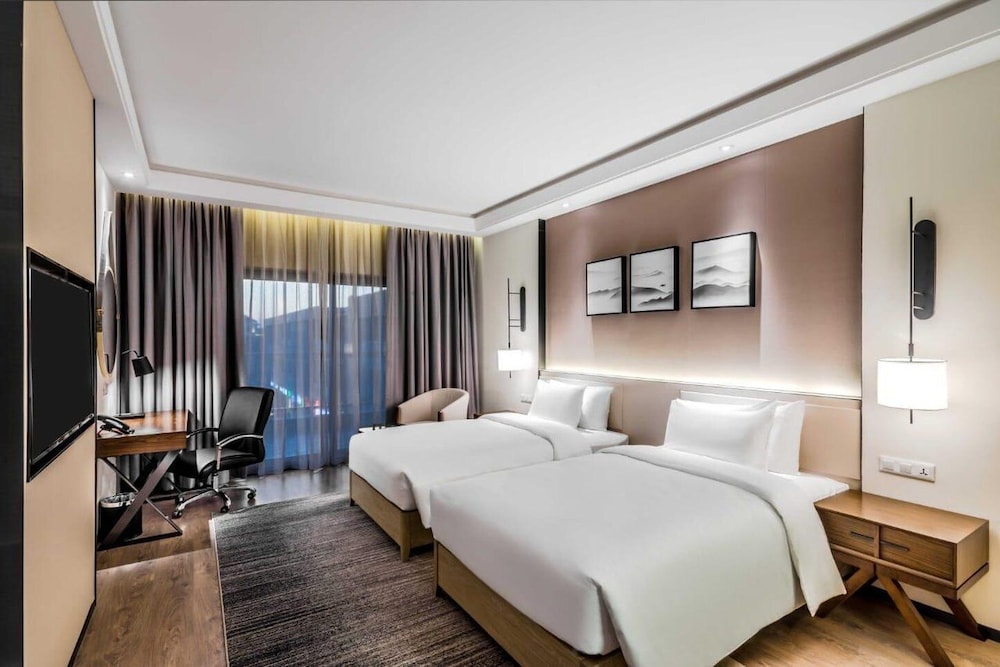 STANDARD, KING BED