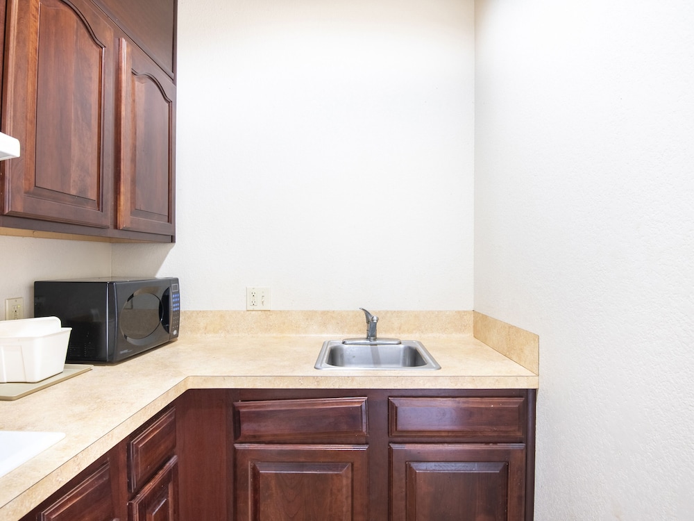 OYO Townhouse Clute Lake Jackson 34/44