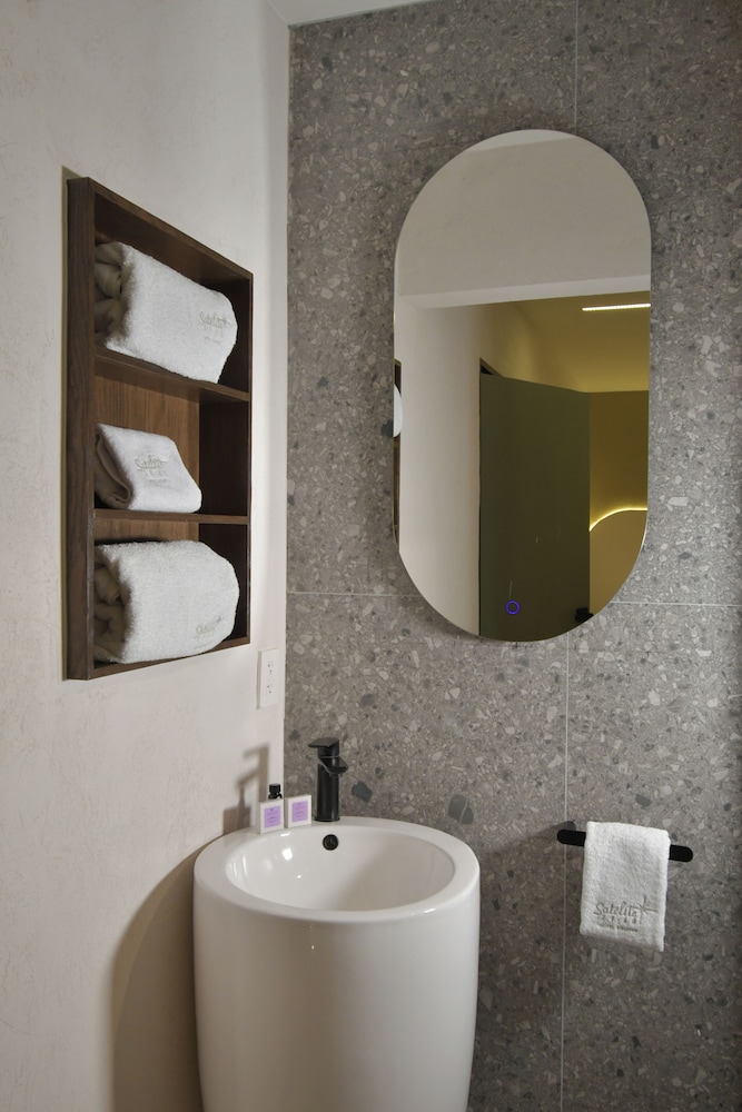 Expo Satelite Hotel and Suites 58/58