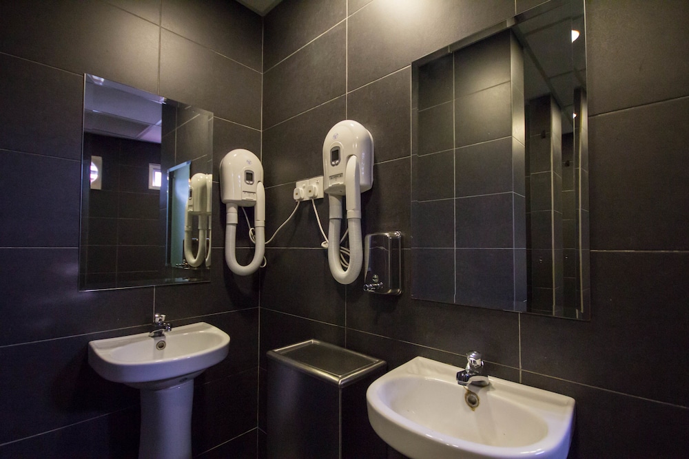 M Qube Hotel 24/27