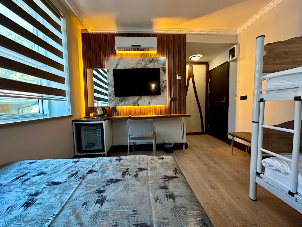 Lotis Hotel 24/35
