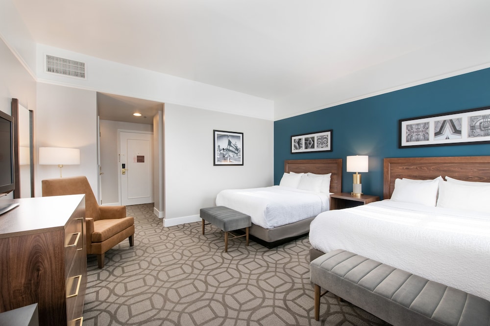 DELUXE, 2 QUEEN BEDS