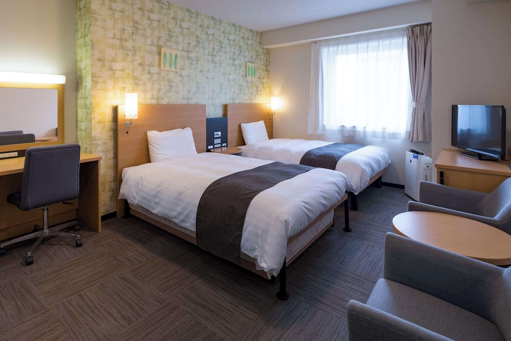 ROOM, TWIN BEDS