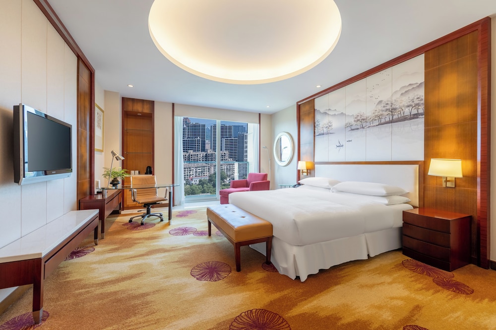 غرفة بسريرين منفصلين بإطلالة على البحر بشرفة، Sheraton Zhoushan Hotel 5/10