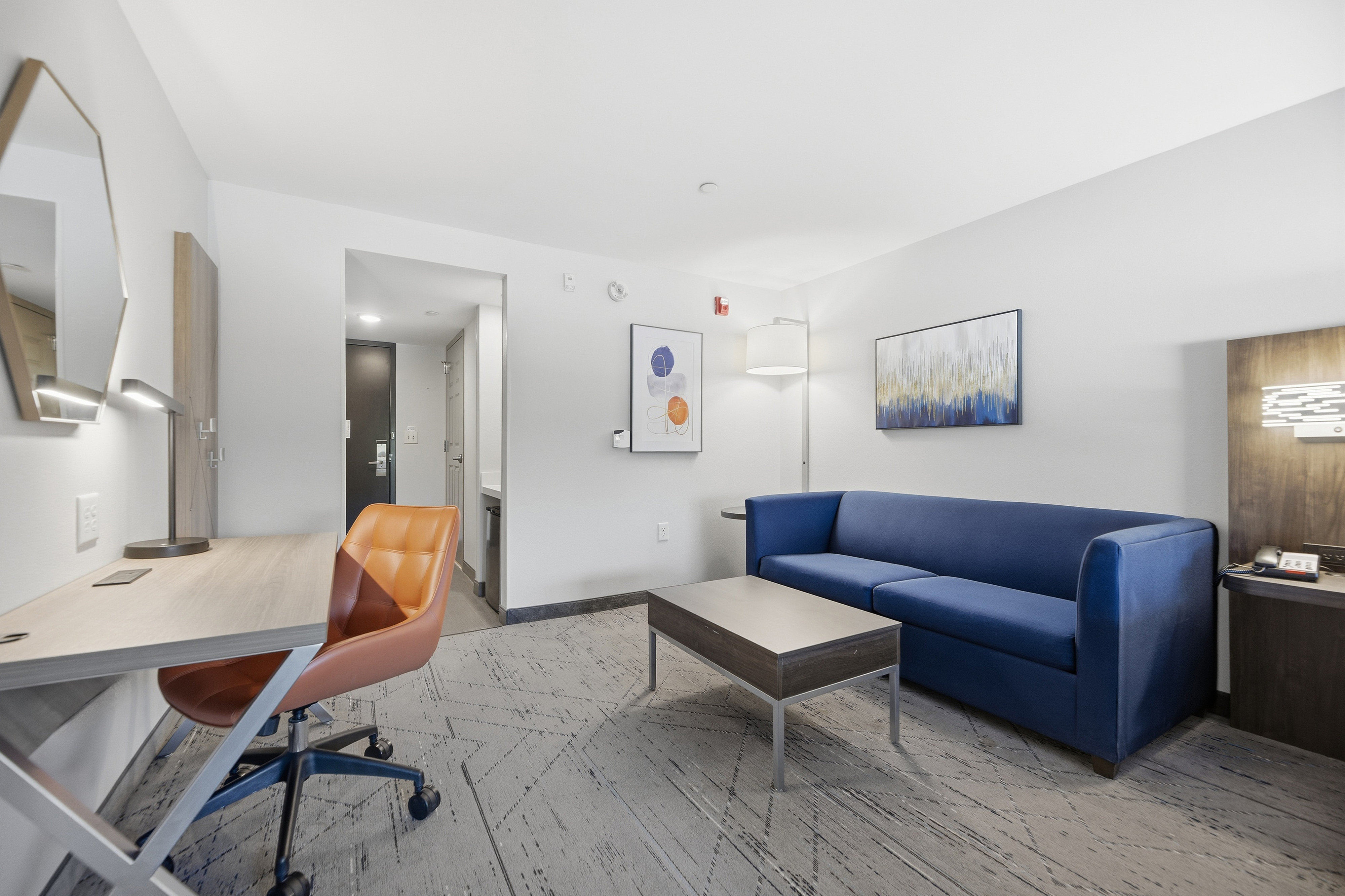Holiday Inn Express & Suites Raleigh West - Lenovo Center 82/102