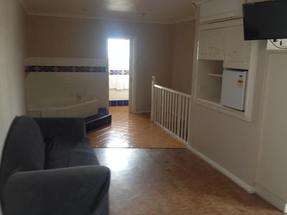 Coachman Hotel Motel 21/47