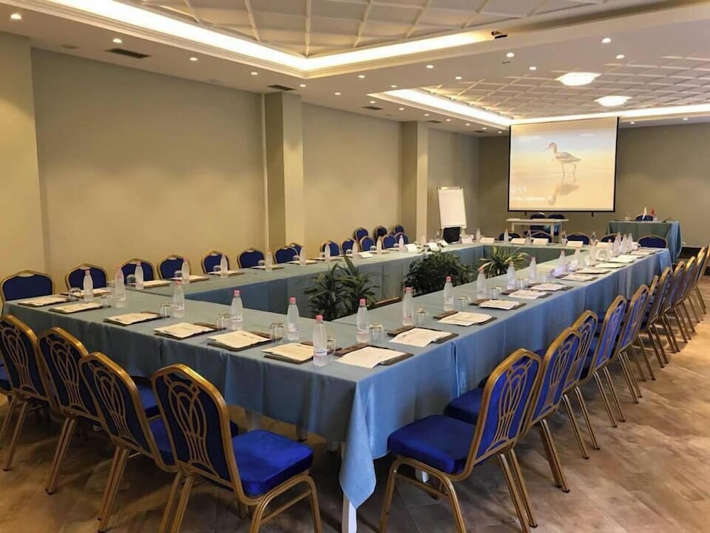 Fafa Premium Hotel 64/70