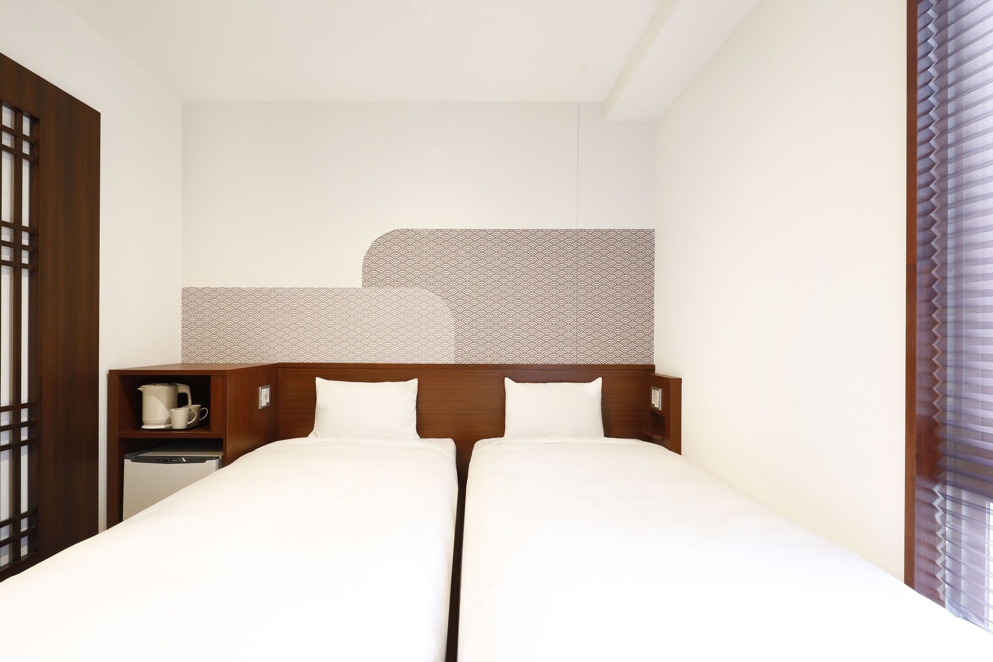 ROOM, TWIN BEDS