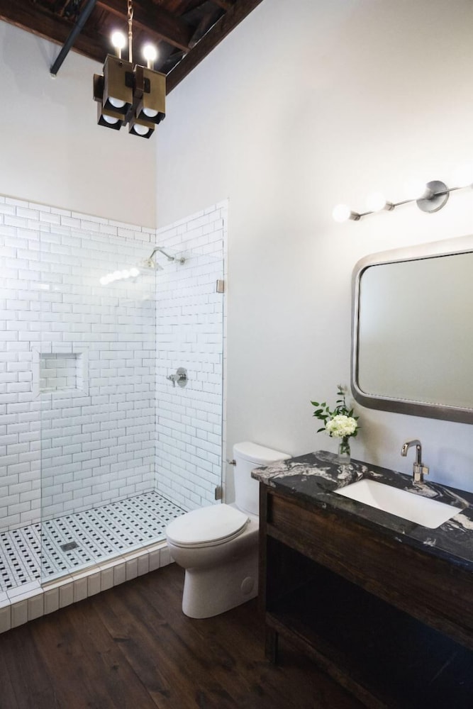 Gunrunner Boutique Hotel 58/63