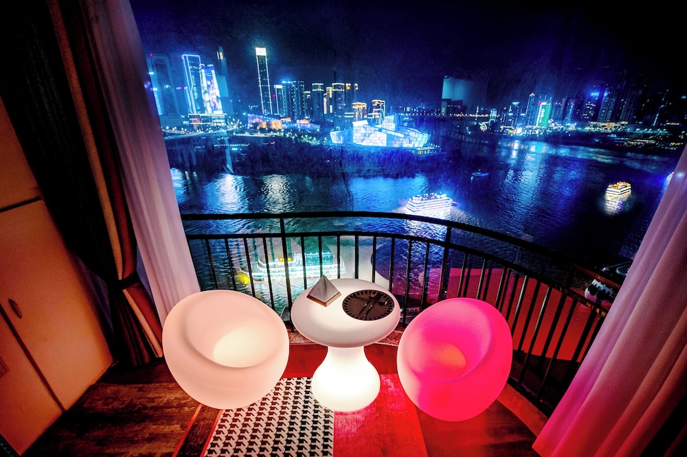 Baihong Riverview Drone Show Apartment 37/50