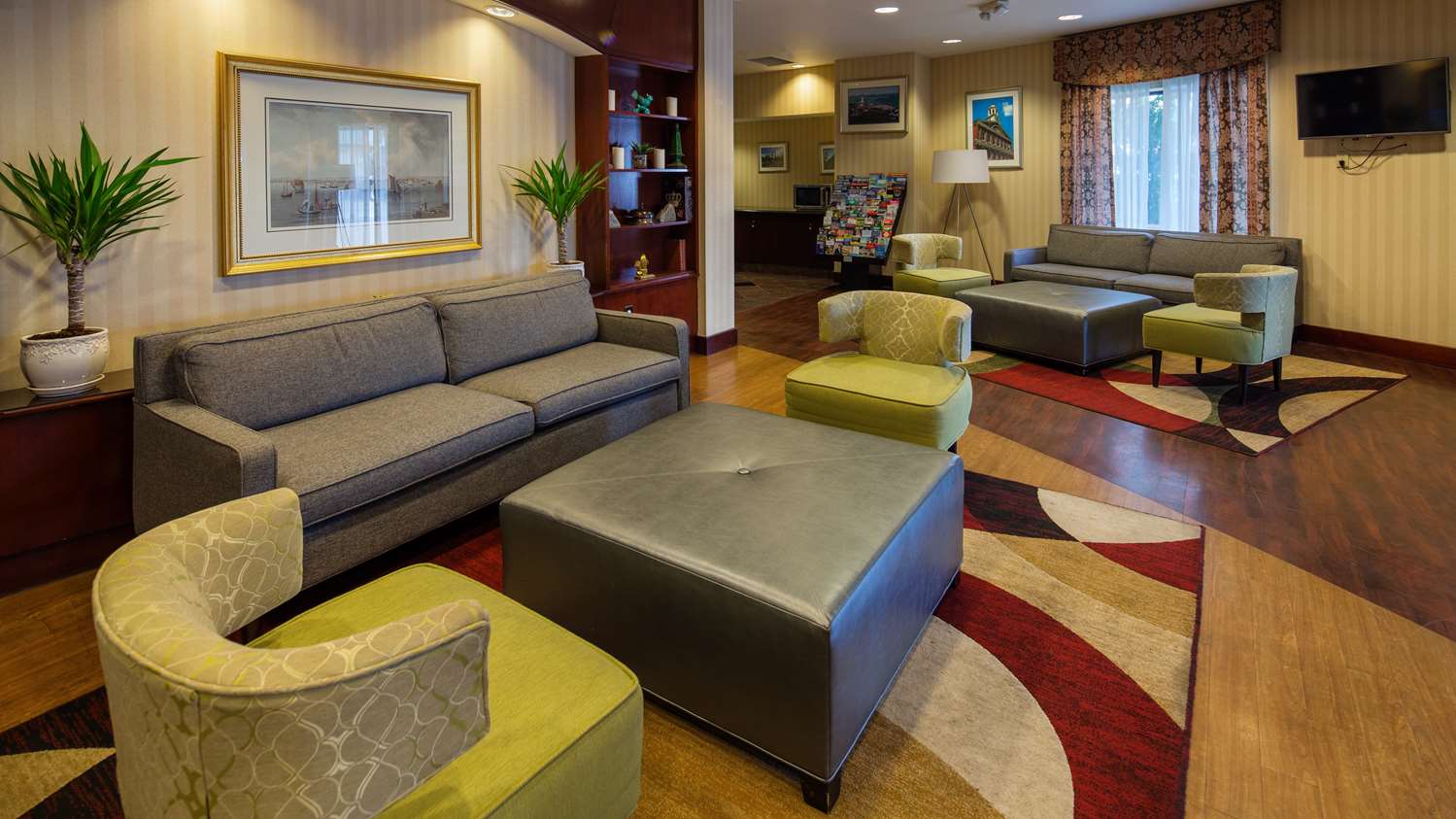 Roundhouse Suites 2/6